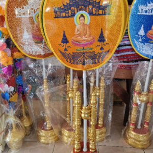ตาลปัตรแบบพิมพ์ พร้อมด้ามและฐาน สำหรับถวายพระ
